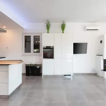 In Li Njan With Heated Pool Villa